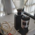 Gasztro, nagyteljesítményű kúpos kávédaráló fotó