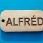 Alfréd feliratú kulcstartó. Ajándék. fotó