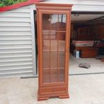 Eladó egy NAGY MÉRETŰ ELEGÁNS vitrin Bútor szép, ÚJSZERŰ állapotú fotó