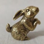 Miniatűr sárgaréz nyúl figura fotó