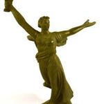 II. VH SZTÁLINGRÁDI CSATA HŐSEINEK EMLÉK SZOBRÁNAK KICSINYÍTETT FÉM MÁSA ! fotó