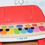 Baby Einstein Zenés játék, fából készült szenzoros zongora fotó