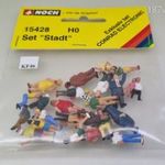 KF46 H0 1: 87 Noch 15428 "Város és Park ülő és járókelő" 24 db-os figura készlet (490 Ft darabár) fotó