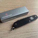 Victorinox Cadet Black Alox, The Sharp Knife Club Edition svájci bicska fotó