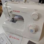 Singer 2259 mechanikus varrógép - dobozában. fotó