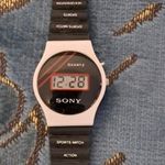Sony jelzésű retro lcd kijelzős quartz karóra fotó