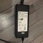 Wisefame utángyártott töltő (12V, 3A, 36W, 5, 5x1, 7mm csatlakozó) fotó