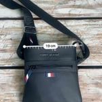 Tommy Hilfiger oldaltáska fotó