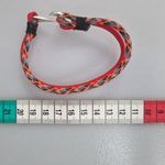 Vasmacskás karkötő piros fotó