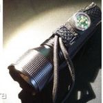 100W-os "Police" elemlámpa őv tartóval és az őv tartón iránytűvel. fotó