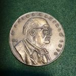 Dr Pálos László emléplakett . készitője Borsos Miklós. fotó