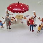 Merten / Preiser H0 1: 87 figura készlet - Unokával fagyizás jelenet (KF276) fotó