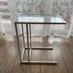 IKEA VITTSJÖ laptoállvány, fehér/üveg 35 x 65 fotó