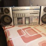 JVC rádiós magnó. Két leválasztható hangszóró, LCD kijelző, 4 hullámsáv, equlizer. fotó