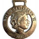 Ritkaság ! Régi lószerszám dísz, réz , ROYAL FAMILY , QUEEN ELIZABETH II, 1952 fotó