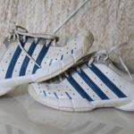 Fehér alapon kék csíkos, 35-ös méretű ADIDAS sportcipő, női/kamasz fotó