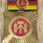 DDR-es jelvény változatt V720 fotó