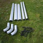 Esőcsatorna felújításból új maradék elemek, könyökök, tartók fotó