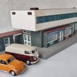 A12 Kibri H0 1: 87 9512 9513 Régi retró Altburg vasútállomás + 2db Siku VW jármű + világítás fotó