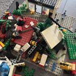 Ömlesztett Lego épületek, alkatrészek 1Ft NMÁ fotó