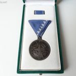 NATO SZOLGÁLATI ÉRDEMÉREM - MINIVEL - VÉSETT HÁTLAP - EXTRÉM RITKA ! fotó