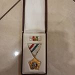 Április Negyedike Érdemrend szalagsávon miniatűrrel, eredeti dobozában! fotó
