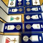 12 db magyar kitüntetés fotó