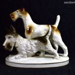 KETTŐ FOXI KUTYA ... JELZETT MÁZAS PORCELÁN SZOBOR ! fotó