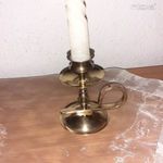 10 cm magas, sárga rézből készült gyertyatartó fotó