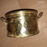13 cm átmérőjű, 8 cm magas, sárga rézből készült virágtartó/kaspó fotó
