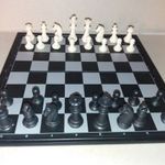 Sakk mágneses sakk készlet 2, 5cmX2, 5Cm-es mezők jó és hiánytalan állapotban fotó
