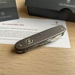 Victorinox Pioneer X Thunder Gray ALOX Limited Edition 2022 svájci bicska díszdobozban fotó