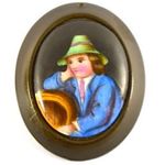 1900 KÖRÜL KÉZZEL FESTETT PORCELÁN BETÉTTEL DÍSZTÁRGY ? TÖPRENGŐ FIÚVAL X fotó