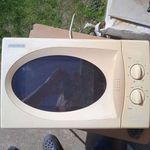 Használt HOMEFRIEND WP700L17- K4 mikrohullámú sütő , hibátlanul működik . fotó