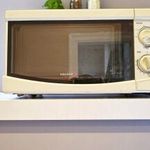 Fehér Hauser mikró, mikrohullámú sütő 700W (MW-717G) fotó