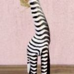 Sörényes zebra kézműves faszobor Indonéziából. Egzotikus dekoráció fotó