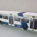A97 H0 1: 87 Praliné busz jármű utasokkal - Vasútmodell terepasztal kiegészítő fotó