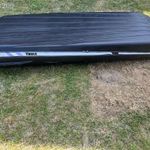 Thule 600 síbox és Thule SquareBar fekete fotó