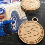 - 4db Trabant gravírozott fa kulcstartó - retró veterán autó ajándék - új - 1ft nmá fotó