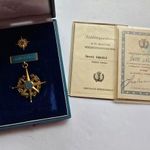 A Békéért kitüntetés doboza minivel adakozóval és küldöttigazolvánnyal fotó