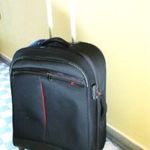 Gurulós bőrönd XL 4 görgő 70x35x25-30, vízálló, fekete-belül piros kemény vászon újszerű Expandablee fotó