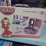 Sweet Make-up" sminkkészlet sok kiegészítővel, tárolótáskáva tölthető LED körömlámpával fotó