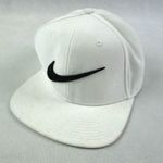 EREDETI NIKE (ONE SIZE) FÉRFI ÁLLÍTHATÓ MÉRETŰ FEHÉR BASEBALL SAPKA ELÖL NIKE LOGÓ! fotó
