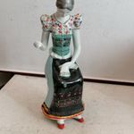 HOLLÓHÁZI PORCELÁN NŐ FIGURA 24 CM fotó