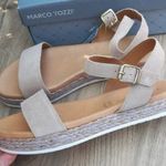 Új! MARCO TOZZI magasabb talpú bőr szandál, 40 / 40, 5 -ös méretre fotó