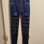 Szaggatott, farmer hatású, gyöngyös leggings fotó