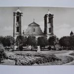 Gyöngyös, Fő tér a Szent Bertalan templommal, 1969. fotó