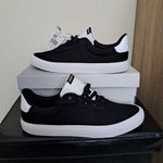 Eladó férfi adidas cipő. Új. Méret 44 fotó