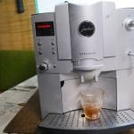 JURA E85 Automata darálós kávégép ezüst színben fotó