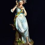 LÁNY VIRÁGGAL ... KÉZZEL FESTETT CAPODIMONTE PORCELÁN SZOBOR X fotó